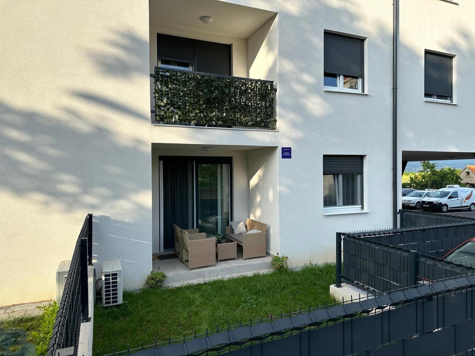 Studio Apartman Apollonia Sinj Exteriér fotografie