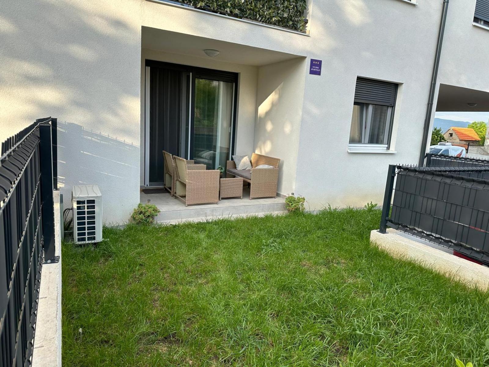 Studio Apartman Apollonia Sinj Exteriér fotografie